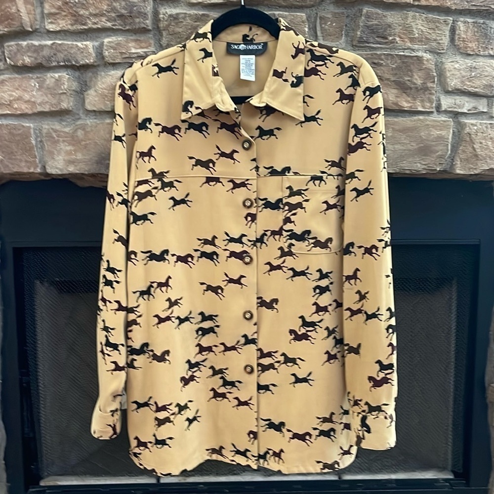 Sag Harbor tan button down shirt with brown and black horses. Size 16